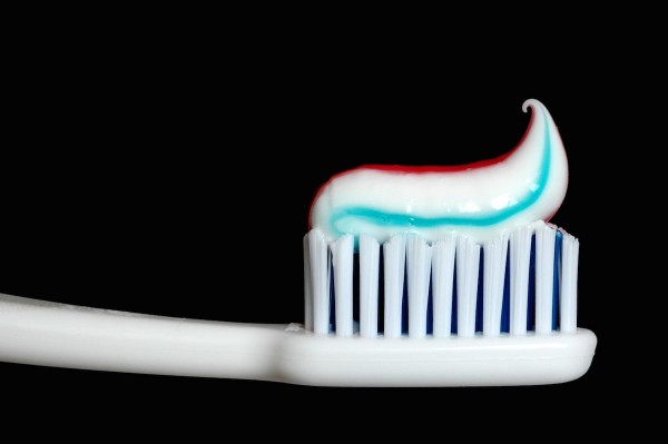 Don’t brush your teeth with toxins: Here’s the carcinogenic ingredient in toothpaste that you should know about