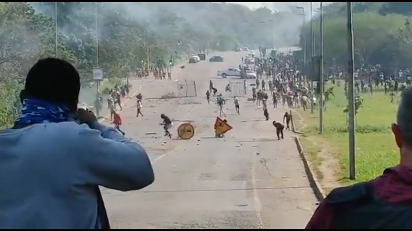 Unrest surges in South Africa, which is rapidly becoming a failed state